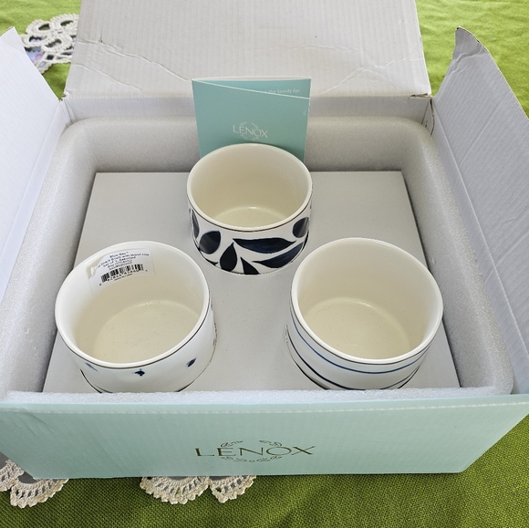 Lenox Blue Ray Round Snack Bowl with Wood Tray - Picture 2 of 9